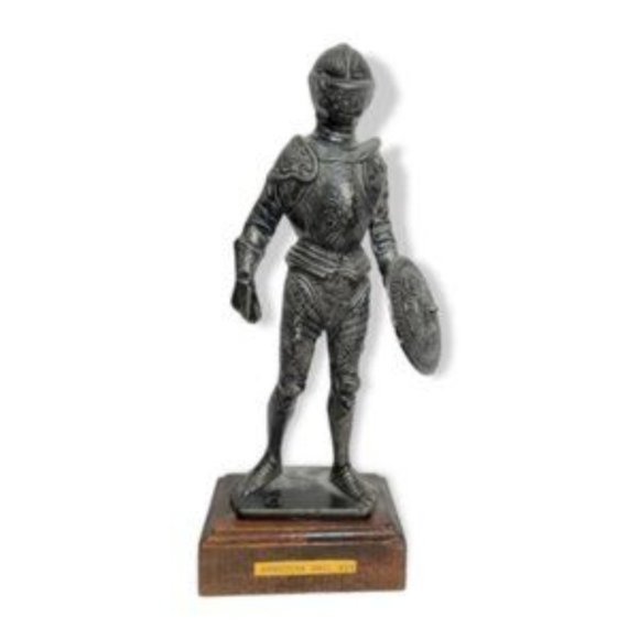 Vintage Knight On Wooden Base Depose Italy Armatura Sec. XIV Figurine 8.5 Inches - Picture 1 of 5
